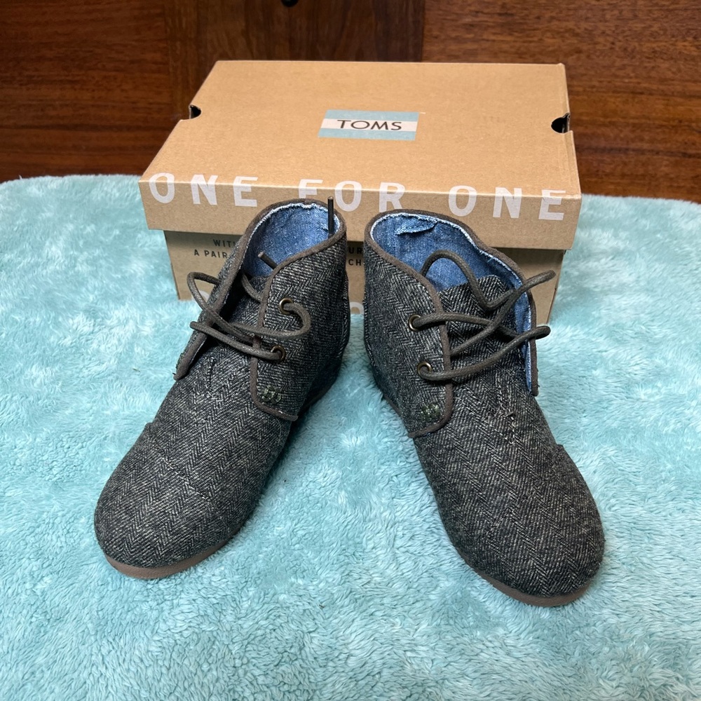 Toms boots NWT